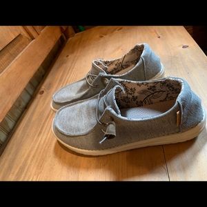 HEY DUDE GRAY WENDY SHOES SIZE 9